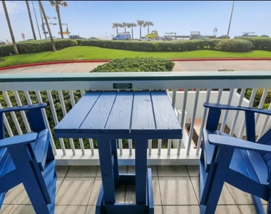 6102 Seawall Boulevard - Photo Thumbnail 2
