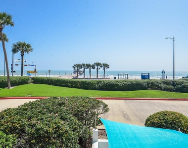6102 Seawall Boulevard - Photo Thumbnail 3