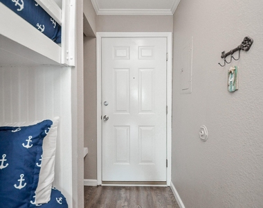 6102 Seawall Boulevard - Photo Thumbnail 18