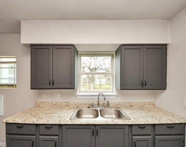 10506 Sierra Drive - Photo Thumbnail 15
