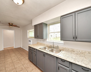 10506 Sierra Drive - Photo Thumbnail 16