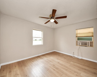 10506 Sierra Drive - Photo Thumbnail 17