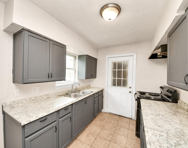 10506 Sierra Drive - Photo Thumbnail 13