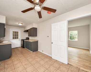 10506 Sierra Drive - Photo Thumbnail 9