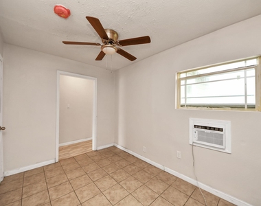 10506 Sierra Drive - Photo Thumbnail 11