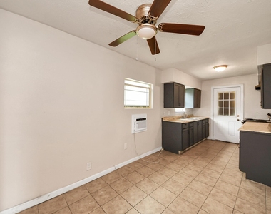 10506 Sierra Drive - Photo Thumbnail 7