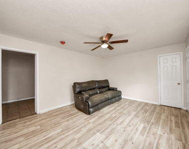 10506 Sierra Drive - Photo Thumbnail 5