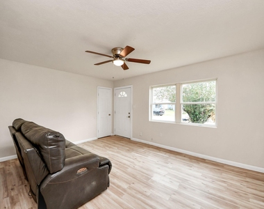10506 Sierra Drive - Photo Thumbnail 6
