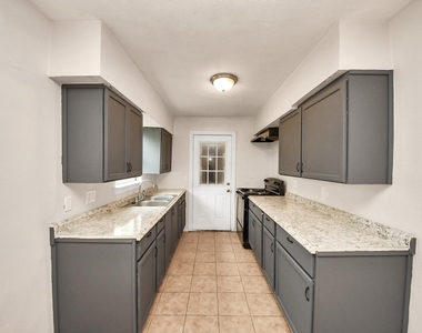 10506 Sierra Drive - Photo Thumbnail 12