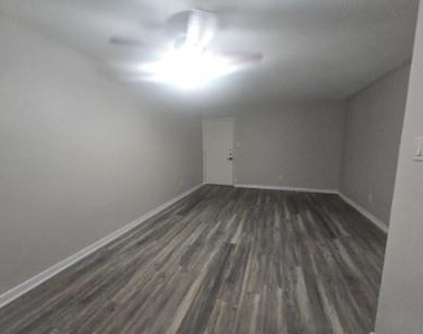 3714 Avenue S - Photo Thumbnail 4