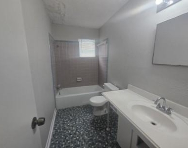3714 Avenue S - Photo Thumbnail 3