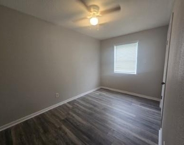 3714 Avenue S - Photo Thumbnail 2