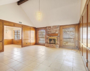 1006 Bolton Drive - Photo Thumbnail 7