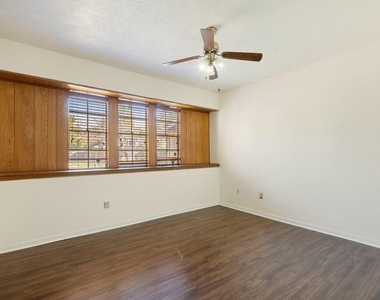 1006 Bolton Drive - Photo Thumbnail 2