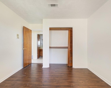 1006 Bolton Drive - Photo Thumbnail 12