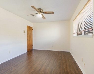 1006 Bolton Drive - Photo Thumbnail 14