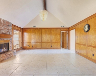 1006 Bolton Drive - Photo Thumbnail 6