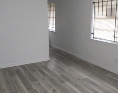 8410 Brandon Street - Photo Thumbnail 9