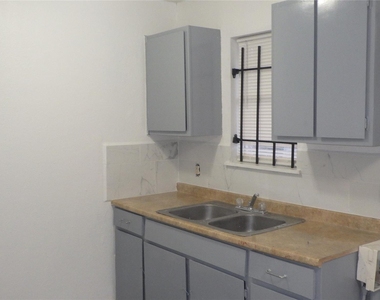 8410 Brandon Street - Photo Thumbnail 4