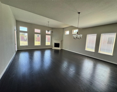 5231 Pickford Grove - Photo Thumbnail 6