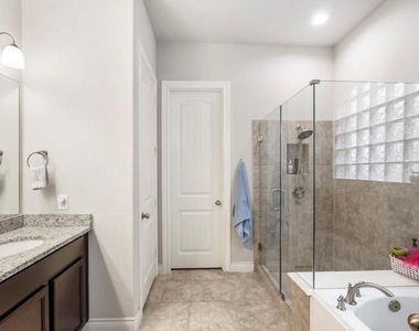 5231 Pickford Grove - Photo Thumbnail 15
