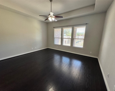 5231 Pickford Grove - Photo Thumbnail 12