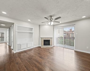 12905 Woodforest Boulevard - Photo Thumbnail 2