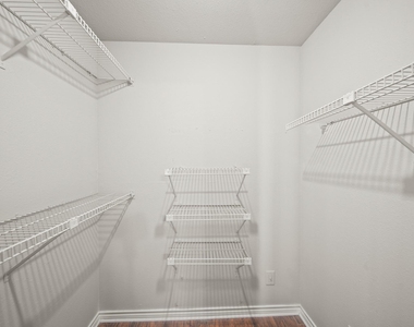 12905 Woodforest Boulevard - Photo Thumbnail 7