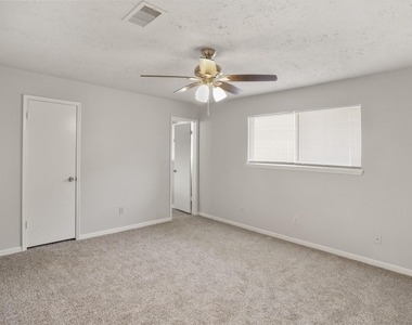 2035 Lexington Woods Drive - Photo Thumbnail 9