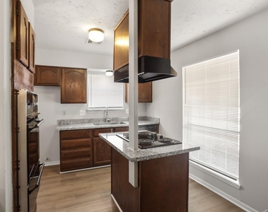 2035 Lexington Woods Drive - Photo Thumbnail 3
