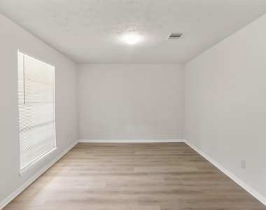 2035 Lexington Woods Drive - Photo Thumbnail 5