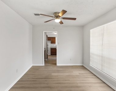 2035 Lexington Woods Drive - Photo Thumbnail 11