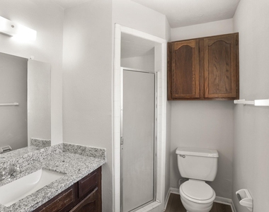2035 Lexington Woods Drive - Photo Thumbnail 10