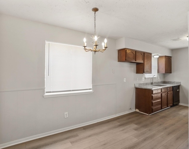 2035 Lexington Woods Drive - Photo Thumbnail 8