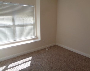 11310 Seven Sisters Drive - Photo Thumbnail 9