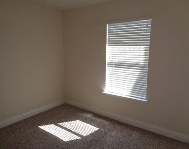 11310 Seven Sisters Drive - Photo Thumbnail 10