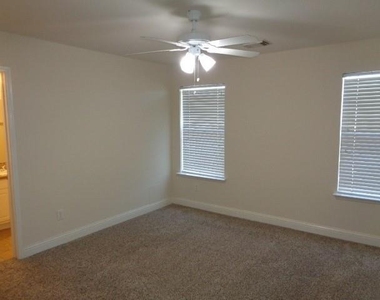 11310 Seven Sisters Drive - Photo Thumbnail 16