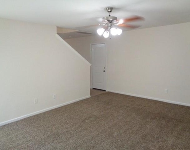 11310 Seven Sisters Drive - Photo Thumbnail 4