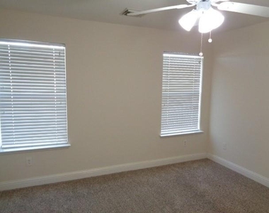 11310 Seven Sisters Drive - Photo Thumbnail 17