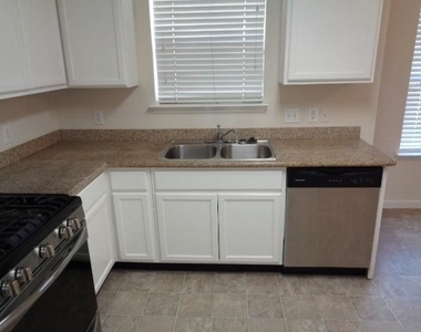 11310 Seven Sisters Drive - Photo Thumbnail 8