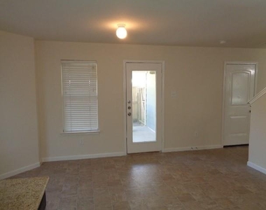 11310 Seven Sisters Drive - Photo Thumbnail 18