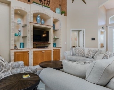 2317 Sw 43rd Lane - Photo Thumbnail 4