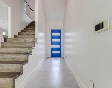 1222 Marconi Street - Photo Thumbnail 5