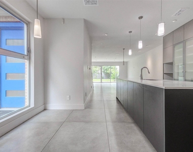 1222 Marconi Street - Photo Thumbnail 9