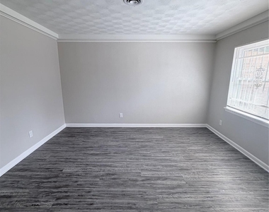7705 Parker Road - Photo Thumbnail 4