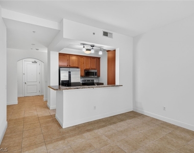 8010 Via Sardinia Way - Photo Thumbnail 4
