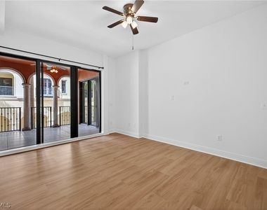 8010 Via Sardinia Way - Photo Thumbnail 11