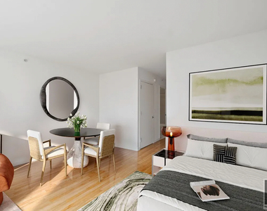 West 55th Street - Photo Thumbnail 1
