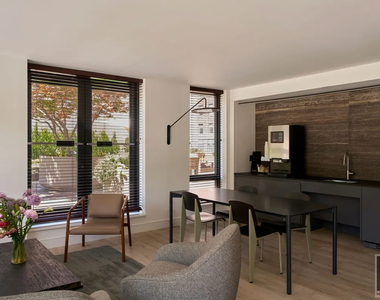 West 55th Street - Photo Thumbnail 4