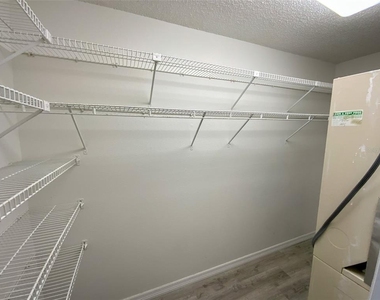 6036 Chesham Drive - Photo Thumbnail 15